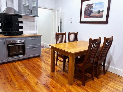 Character 1880s Renovated Cottage - Quiet Location - Melbourne Tourism 4