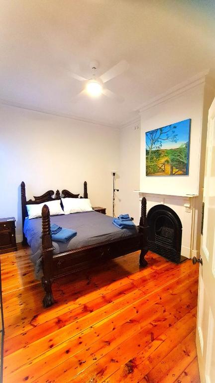 Character 1880s Renovated Cottage - Quiet Location - Melbourne Tourism 1