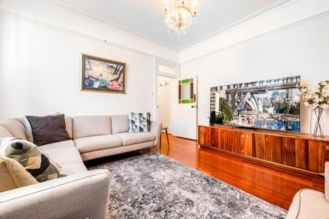 Charming 2-Bed Home Near Enmore Theatre - Melbourne Tourism 1