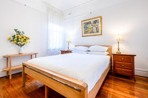 Charming 2-Bed Home Near Enmore Theatre - Melbourne Tourism 2