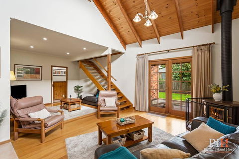 Charming 3-Bedroom Retreat - Melbourne Tourism 1