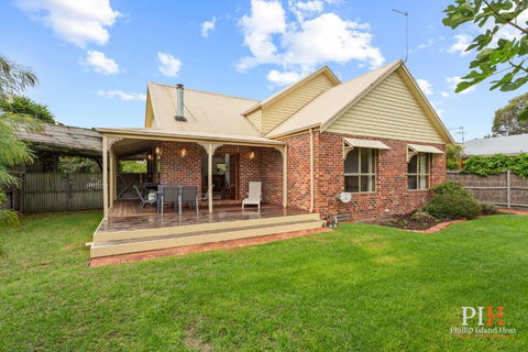 Charming 3-Bedroom Retreat - Melbourne Tourism 0