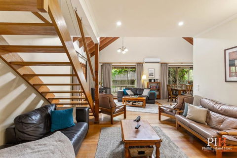 Charming 3-Bedroom Retreat - Melbourne Tourism 4