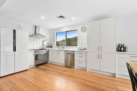 Charming 3Bedroom Family Getaway - Melbourne Tourism 4