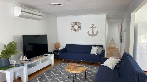 Charming 3Bedroom Family Getaway - Melbourne Tourism 1