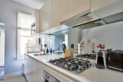 Charming 2 Bedroom House Surry Hills - Melbourne Tourism 4