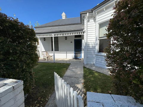 Chevignon - Melbourne Tourism 0