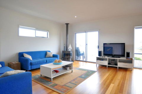 Chiaro Villa - Surf Side - Melbourne Tourism 1