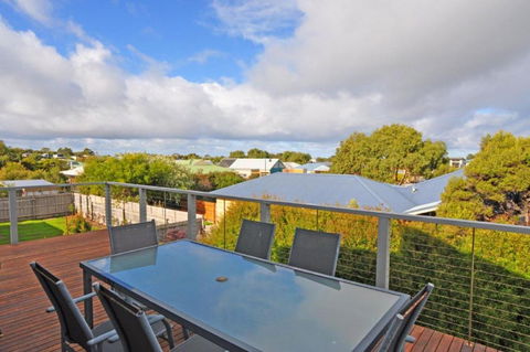 Chiaro Villa - Surf Side - Melbourne Tourism 0
