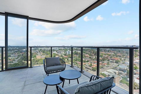 Chic 2BR Apt With Pool Access Close To Parramatta - Melbourne Tourism 2