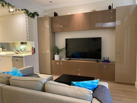Chic Apartment Near Sydney Harbour - Melbourne Tourism 1