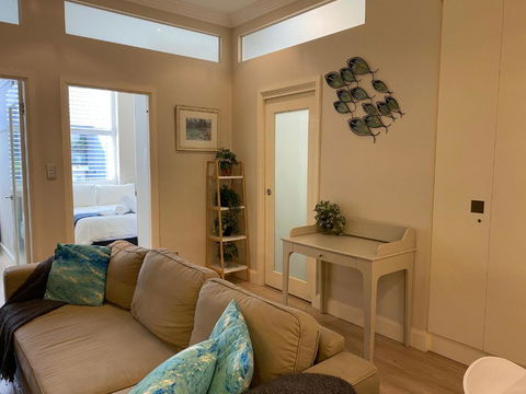 Chic Apartment Near Sydney Harbour - Melbourne Tourism 3