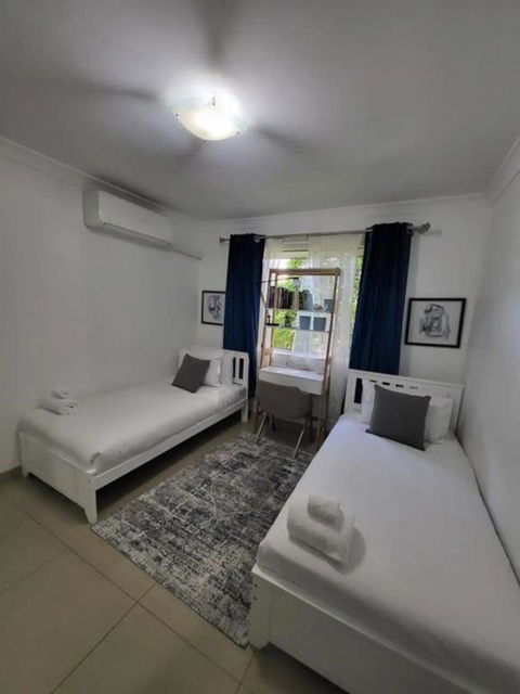 Chic Boutique 2BR Apt Walk To Station W/ Parking - Melbourne Tourism 2