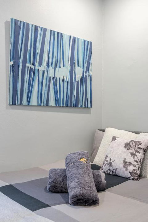 Chic Double Room - AC - Next To Central Station - Nearby CBD USYD UTS Top Viewed Bistros - Shared Bathroom - Melbourne Tourism 1