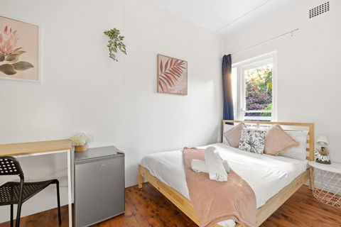 Chic Double Room - Seconds To Transport & Shops - Shared Bathroom - Melbourne Tourism 0