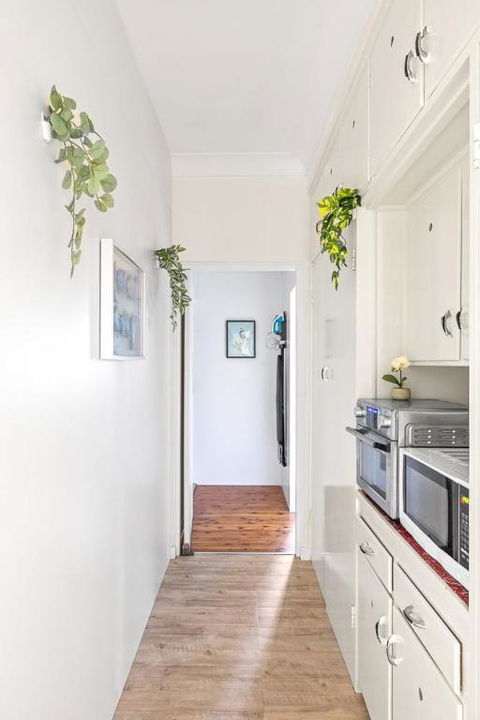 Chic Double Room - Seconds To Transport & Shops - Shared Bathroom - Melbourne Tourism 1