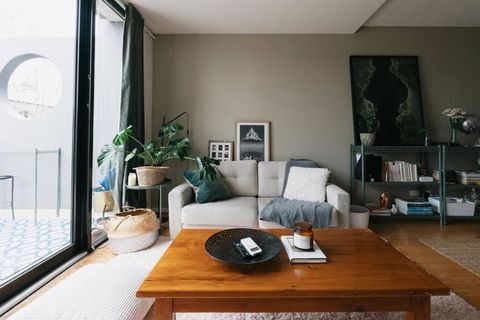 Chic Northside Apartment - Melbourne Tourism 3