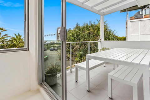 Chic Seaside Penthouse, Sunrise Beach - Melbourne Tourism 4