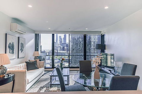 Chic Urban Oasis - Melbourne Tourism 0