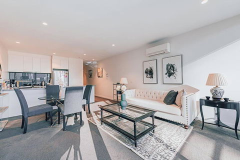 Chic Urban Oasis - Melbourne Tourism 1