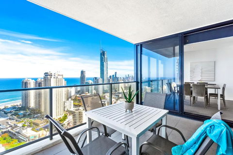 Circle On Cavill 2 Bedroom 2 Bathroom Ocean And River Veiw - Melbourne Tourism 0