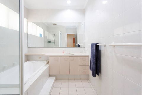 City Beach Coastal Family Home With Pool & Sauna - Melbourne Tourism 4