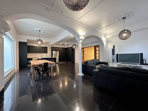 City Retreat For 8 With Spacious Rooms - Melbourne Tourism 0