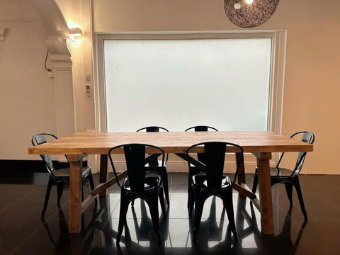 City Retreat For 8 With Spacious Rooms - Melbourne Tourism 3