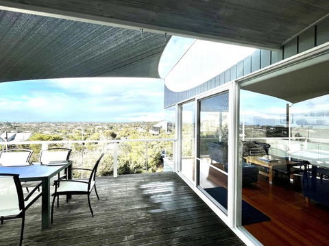 CLASSIC COASTAL ESCAPE Sensational Sea Views - Melbourne Tourism 0