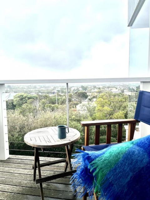 CLASSIC COASTAL ESCAPE Sensational Sea Views - Melbourne Tourism 3