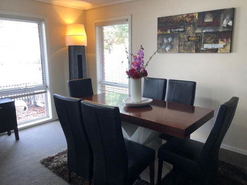 Clayton 2bdr 1bth 1car Unit - Melbourne Tourism 2