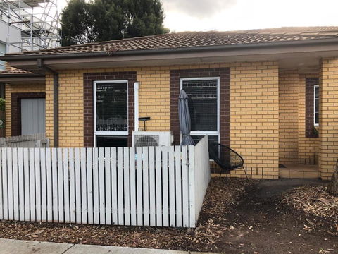 Clayton 2bdr 1bth 1car Unit - Melbourne Tourism 3