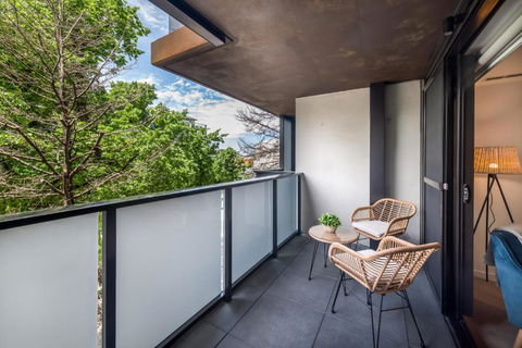 Chic 3-Bed In Central With Pool, Sauna And Gym - Melbourne Tourism 2