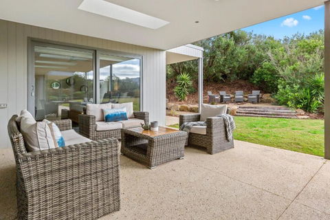 Coastal Chic - Melbourne Tourism 2