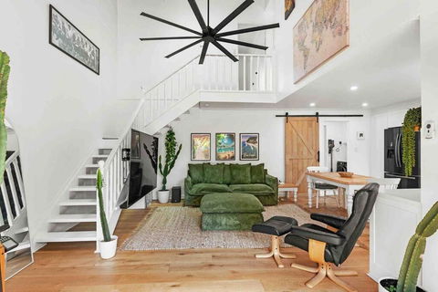 Coastal Comfort In Burleigh Heads Parking And WIFI - Melbourne Tourism 1