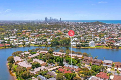 Coastal Comfort In Burleigh Heads Parking And WIFI - Melbourne Tourism 3