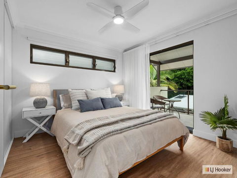 Coastal Creekfront With Pontoon Access - Melbourne Tourism 1