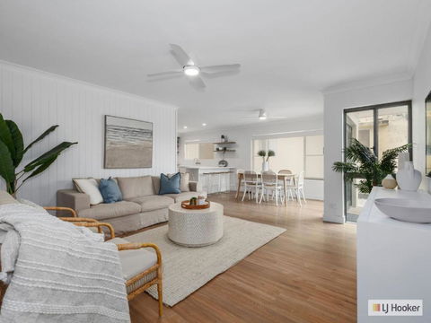 Coastal Creekfront With Pontoon Access - Melbourne Tourism 0