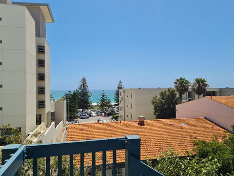 Coastal Living Iconic Scarborough Beach - Melbourne Tourism 1