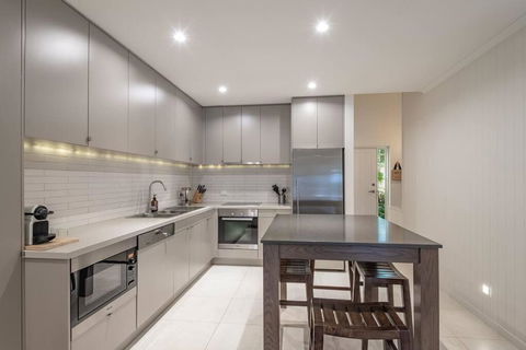 Coastal Serenity At Little Cove - Melbourne Tourism 0