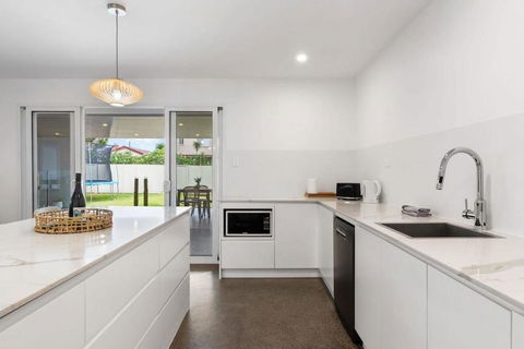 Coastal Retreat Plunge Pool With Pool Table - Melbourne Tourism 4