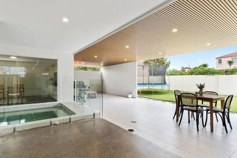 Coastal Retreat Plunge Pool With Pool Table - Melbourne Tourism 1