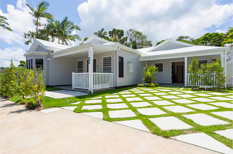 Coastal Villa - Melbourne Tourism 1