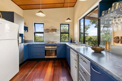COASTING - Straddie Style Beach House - Melbourne Tourism 1