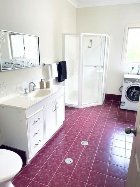 Coffs Pit Stop - 1 Bedroom CBD - Melbourne Tourism 3