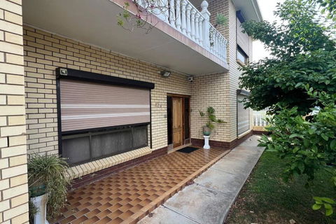 Croydon Beautiful Entire Top Floor 200sqm - Melbourne Tourism 1