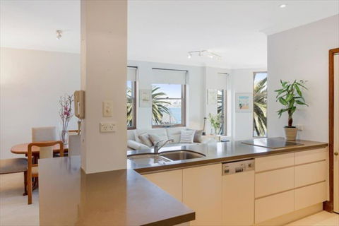 CP302-Postcard Views Of The Sydney Harbour Bridge - Melbourne Tourism 2