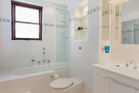 CP302-Postcard Views Of The Sydney Harbour Bridge - Melbourne Tourism 3