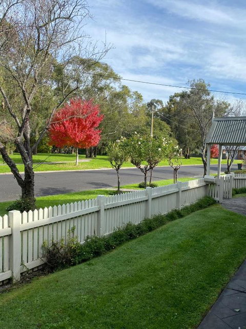 Creek Cottage Bed And Breakfast Traralgon - Melbourne Tourism 3