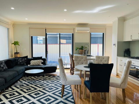 D110 Sweet Melon Super Stay-fantastic - Melbourne Tourism 1